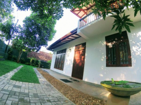 Гостиница Top Mount Villa  Hikkaduwa